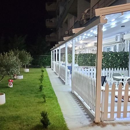 Suncoast Rooms Port Side Саранда Екстер'єр фото