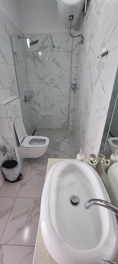 Suncoast Rooms Port Side Саранда Екстер'єр фото
