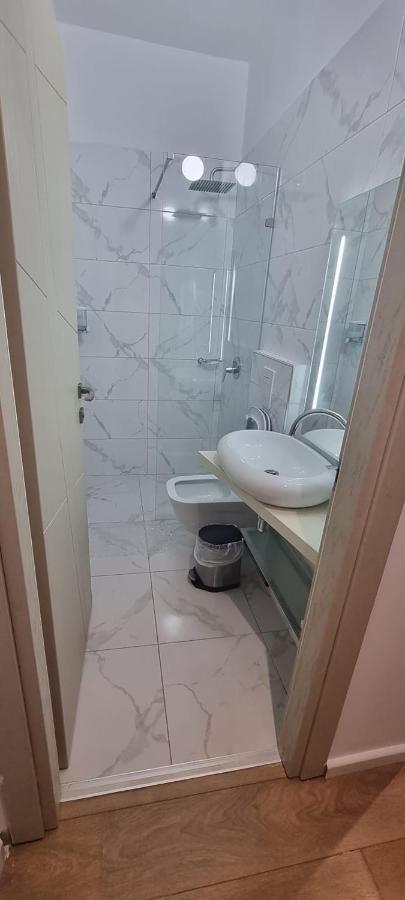 Suncoast Rooms Port Side Саранда Екстер'єр фото