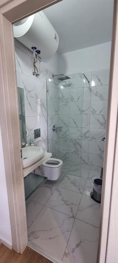 Suncoast Rooms Port Side Саранда Екстер'єр фото