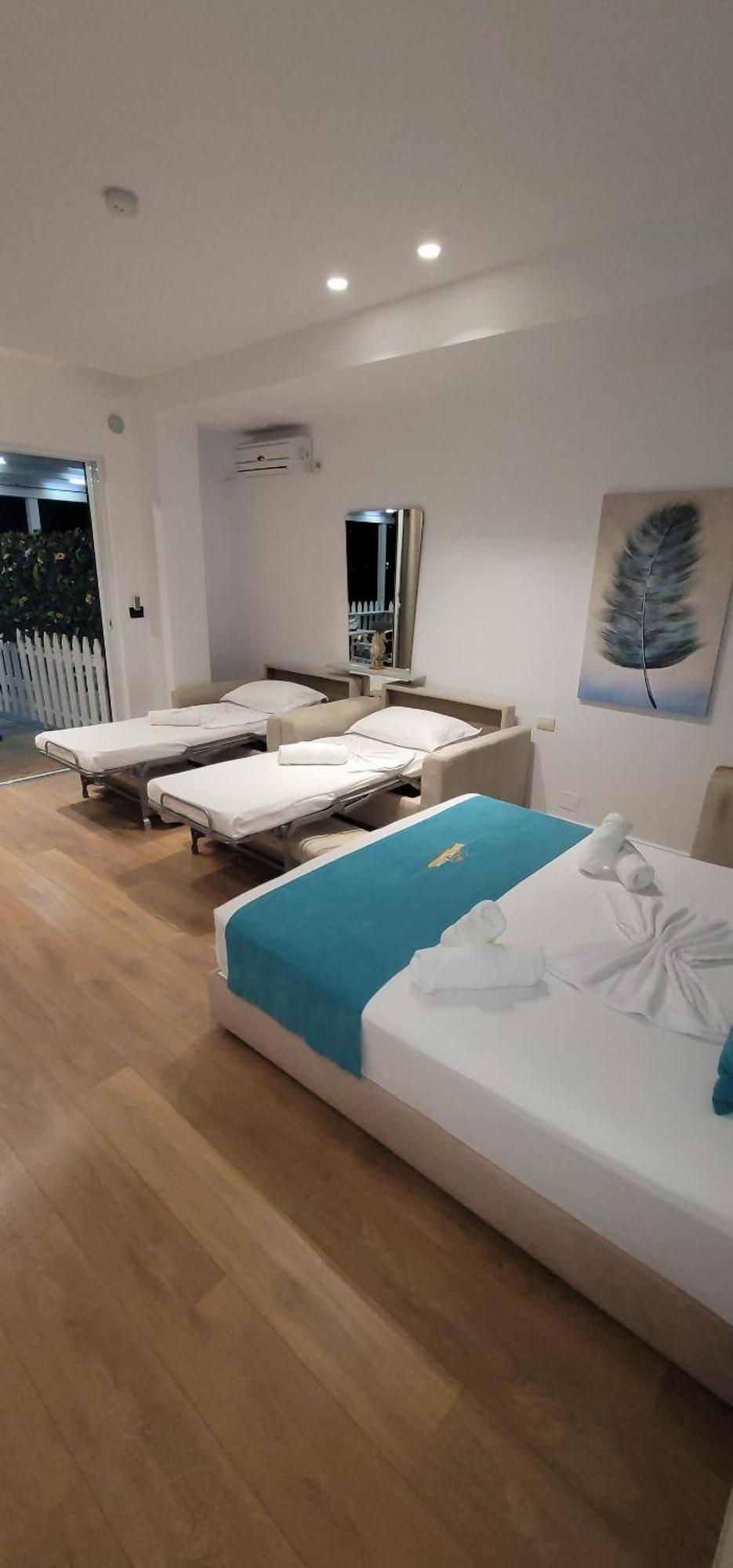 Suncoast Rooms Port Side Саранда Екстер'єр фото