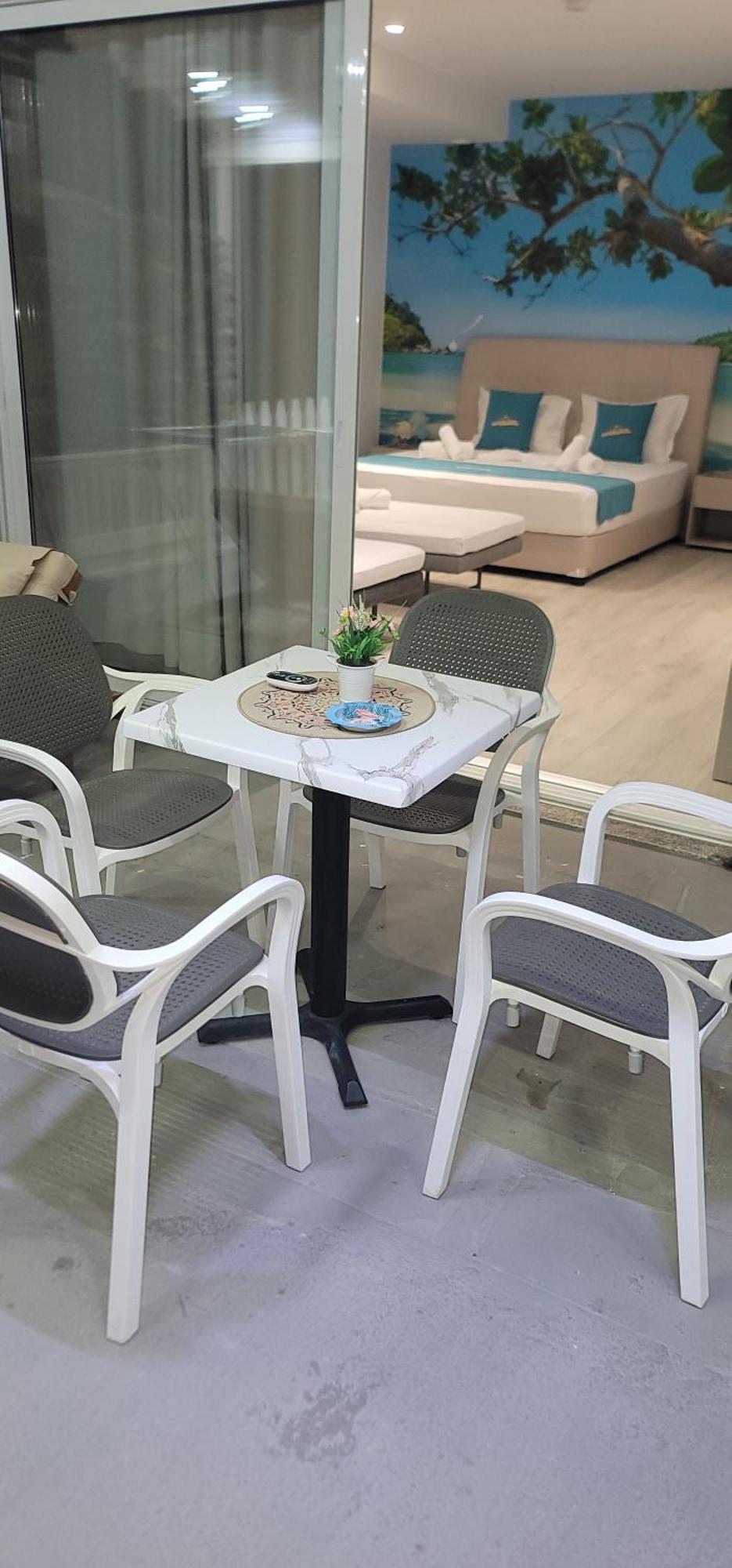 Suncoast Rooms Port Side Саранда Екстер'єр фото