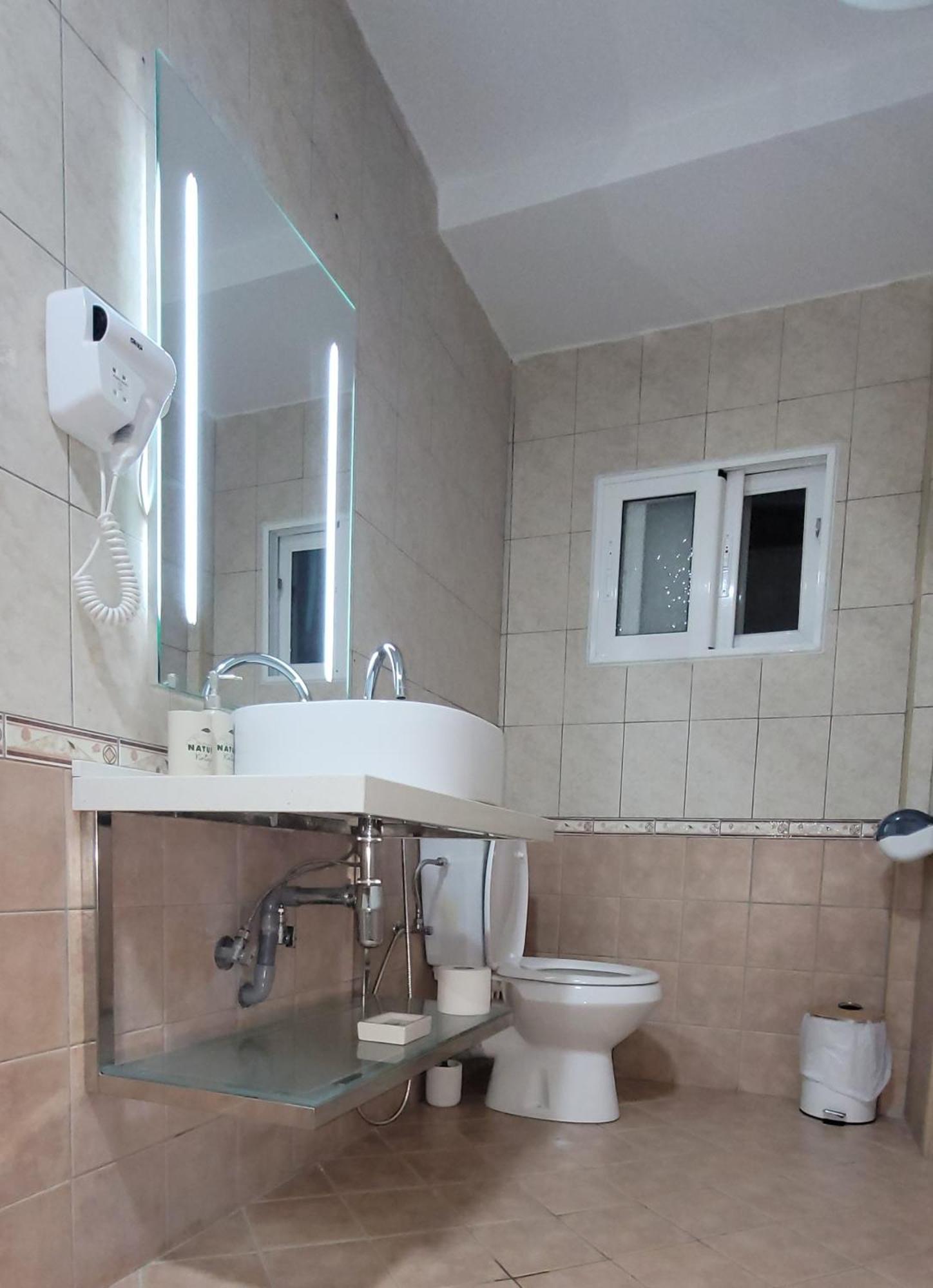Suncoast Rooms Port Side Саранда Екстер'єр фото
