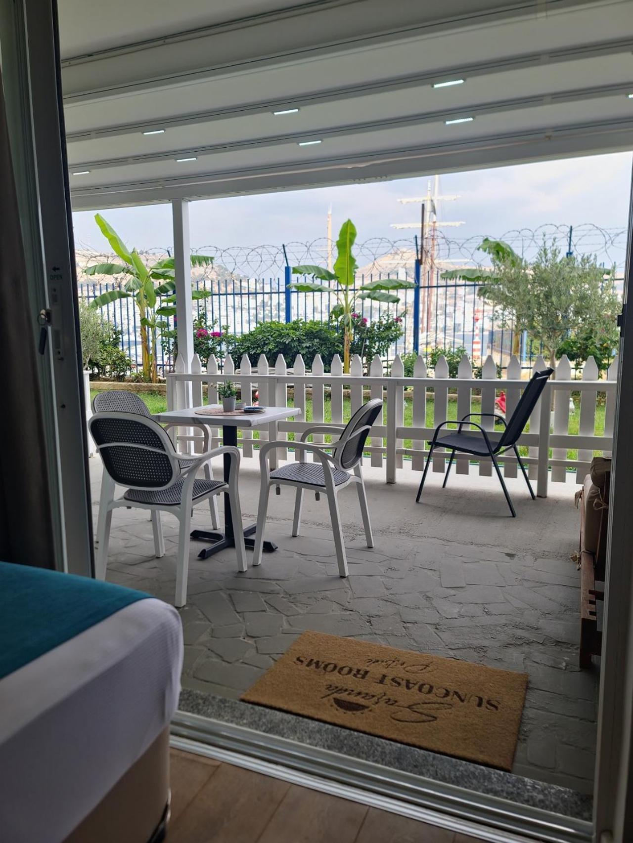 Suncoast Rooms Port Side Саранда Екстер'єр фото